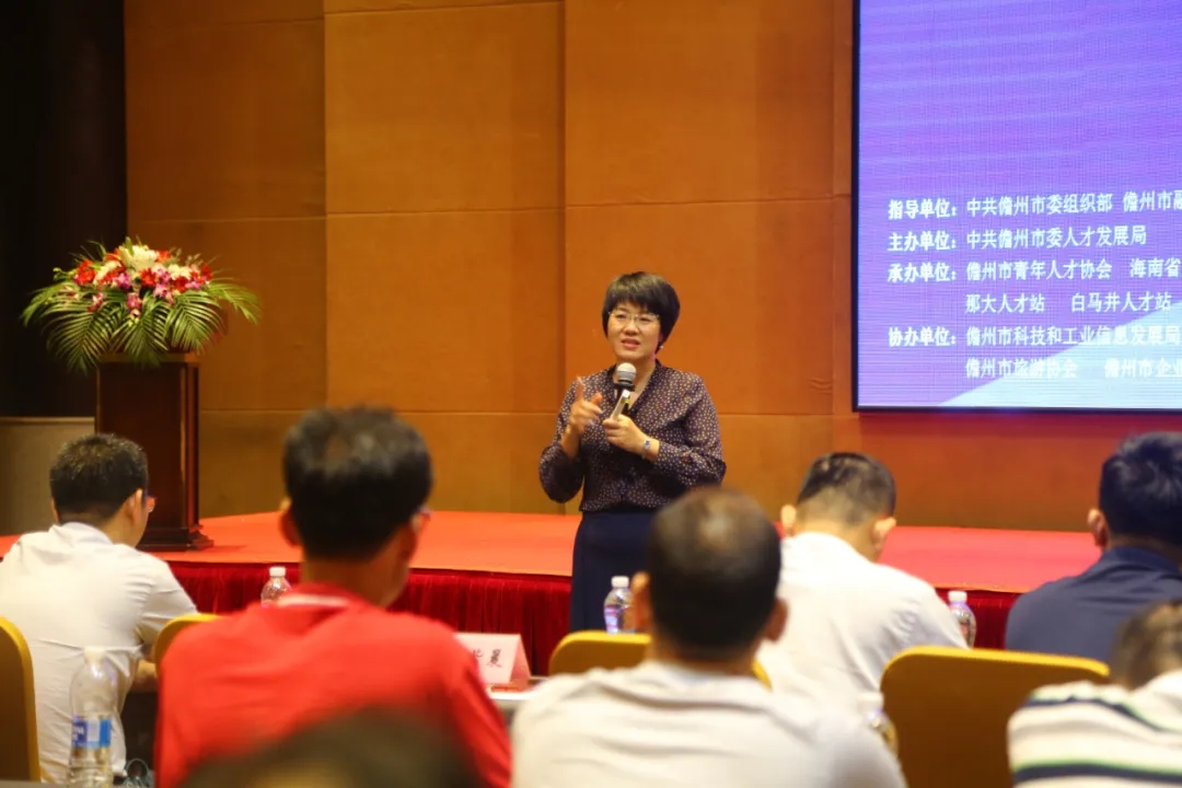 ▲现场邀请全国知名创业创新专家赵紫晨老师作专题报告。